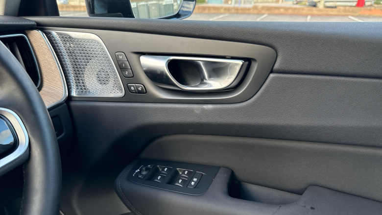 Volvo XC60 2.0 T8 [455] PHEV Ultra Dark 5dr AWD Geartronic Estate